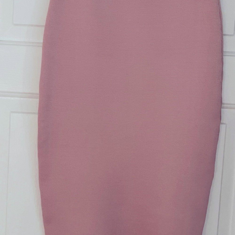 Size S. Stretchy  Pencil skirt. Light pink color.